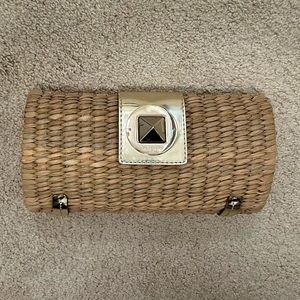 Kate Spade Seagrass Clutch gold detail